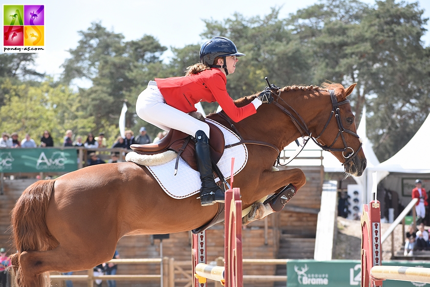 L’Allemande Franca Clementine Kröly et l’étalon Karim van Orchid’s (4+0) – ph. Poney As