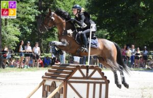 De Mensinghe's Alex sur le cross du Grand Prix As Poney Elite sous la monte d’Annelise Pillot. Le couple fut réserviste pour les championnats d’Europe – ph. Poney As