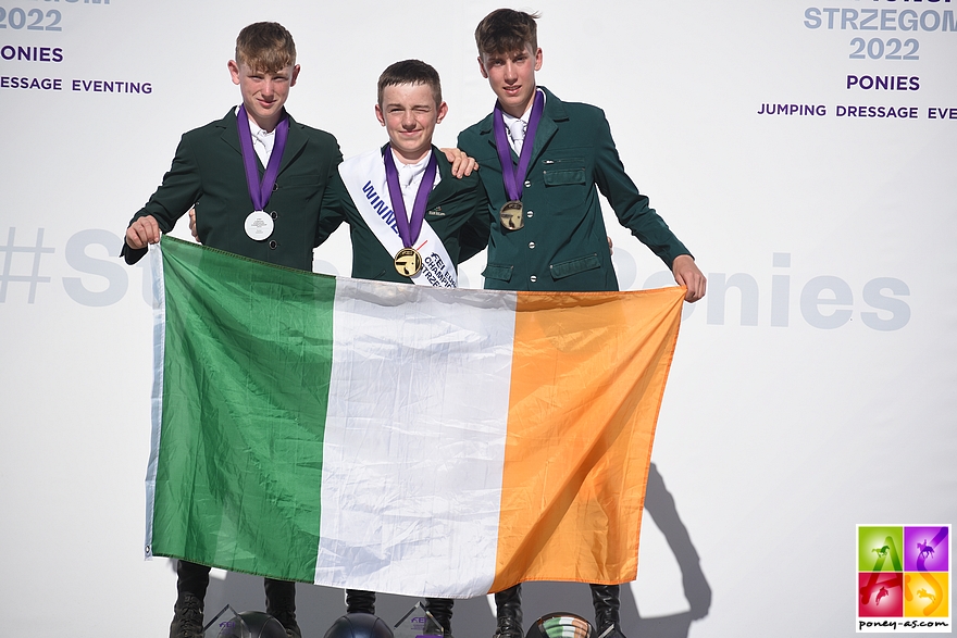 Or, argent et bronze : l’Irlande a remporté les trois médailles en plus de l’or par équipe vendredi ! – ph. Poney As