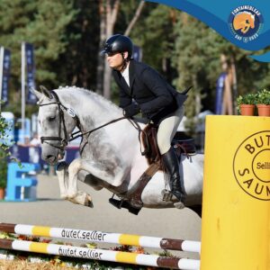 Le champion des 5 ans, Hébé d'Haligan, reçoit également une mention Elite sous la selle de Valentin Very – ph. SHF