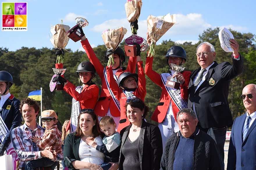 Remise des prix de la Coupe des nations du CSIOP 2022 avec la victoire des amazones belges - ph. Poney As