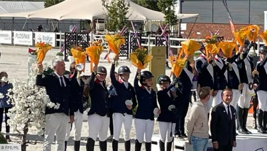 L'équipe de France médaillée d'argent à Kronenberg - ph. FFE