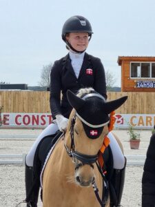 Emilie Hansen et Bossa Nova Bitsch décrochent trois victoires au CDIOP du Mans ! – ph. Pôle Européen du Cheval