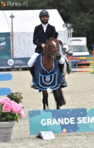 Identity d'Haryns est sacrée championne des 5 ans C avec Christophe Girard – Poney As