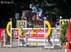 Championnats d’Europe de CSO – Strzegom 2022 : Valma de Fougnard et l’Irlandais Paddy Reape – ph. Poney As