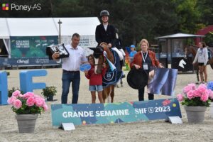 Associée à Laura Talbottier, Izzi de Fegrol remporte le titre de championne des 5 ans D – Poney As
