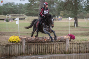 Cylia Gonzalez et Elliott du Cocapi sur le cross du Grand Prix de Fontainebleau - ph. Marine Delie