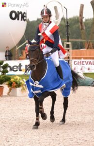 Luce Bentejac et Mon Nantano de Florys SL aux championnats d’Europe de Jaszkowo en 2011. Le couple avait été double médaillé d’or en concours complet – ph. Poney As