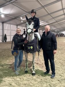 Kian Dore et Sparkling Lackaghmore Joey sortent victorieux de l'épreuve à 1,35 m et prennent la tête du classement provisoire du Jumping Ponies’ Trophy - ph. coll. famille Dore