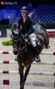 Myla Moulin Teste et D’Zeus des Chesnaies, lors du CSIP de Lyon – ph. Mathilde Labat