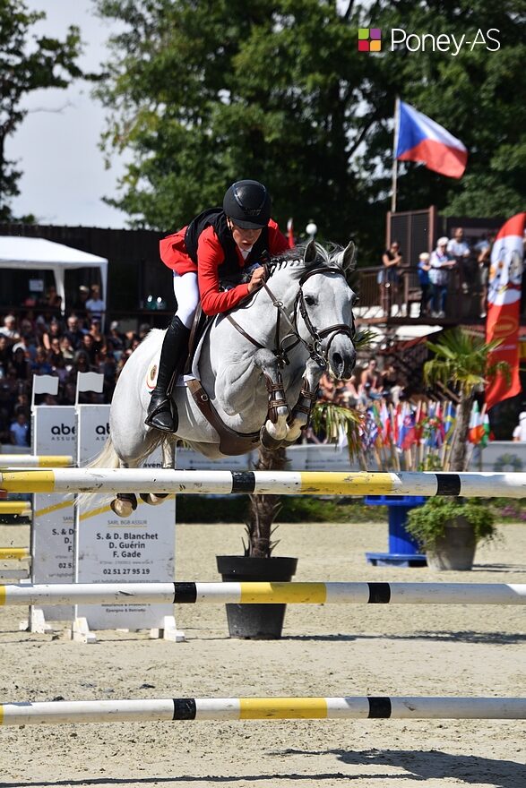 Tesla van het Klavertje, fille d’Ulk d’Été, 6e ex des championnats d’Europe de CSO en 2025 - ph. Marine Delie