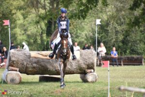 Emma Lemaitre et Flash des Étoiles sur le cross des championnats d'Europe du Mans - ph. Poney As