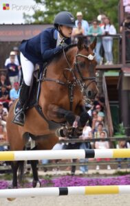 L'équipe de Suède remporte la Coupe des nations de Zuidwolde ! En photo, Ellen Hammarström, triple 0 avec son champion Océan des As - ph. Poney As
