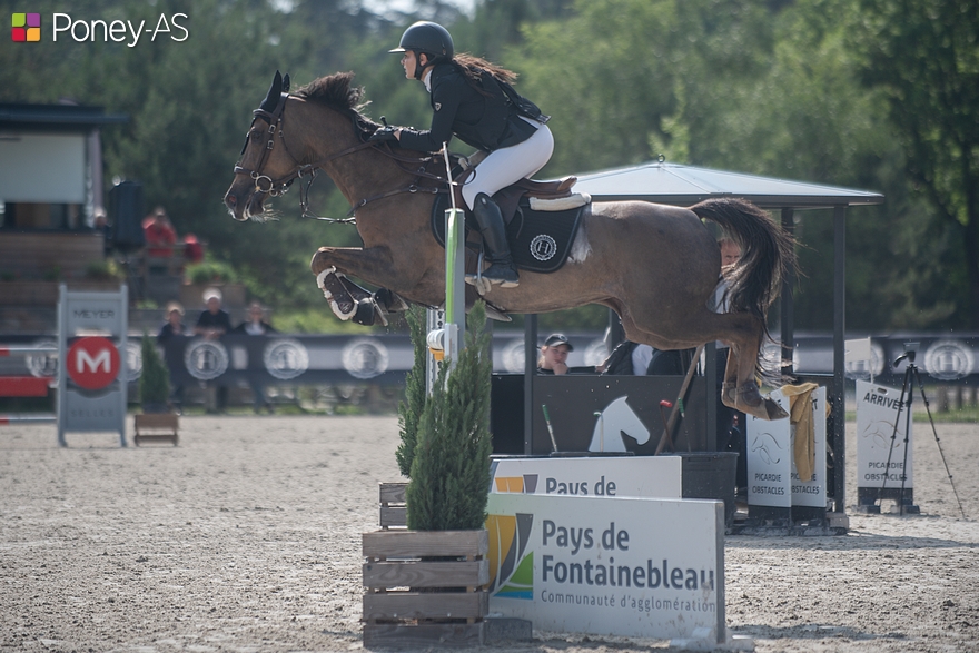 Yasmine Besbas et Valkirie de Fabijan, les gagnantes de l’épreuve de vitesse de l’As Poney Élite – ph. Marine Delie