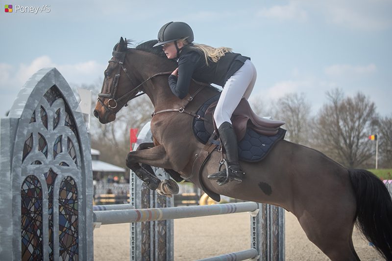 Apolline Baudry et Espoir du Rond Pré s'emparent du Petit Grand Prix. Week-end également réussi pour la jeune cavalière ! - ph. Marine Delie