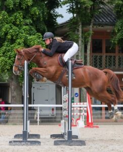 Clarisse Allary et Flash de Verduizant sont les seuls à réaliser un parcours à 0 à l’issue du Grand Prix As Excellence de L'Hôpital-le-Grand – ph. compte Instagram de Clarisse