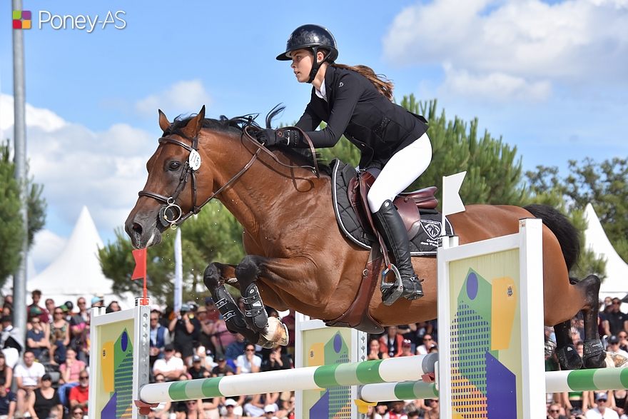 Lou Anne Pustelnik et Kasper’s Ronaldo, double 0 dans la Coupe des nations d’Opglabbeek, font encore partie des cinq couples sélectionnés pour la deuxième épreuve par équipe de la saison – ph. Poney As