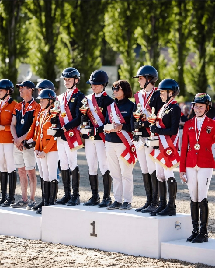 L’équipe de Grande-Bretagne gagnante de la Coupe des nations du CSIOP de Linz-Ebelsberg – ph. coll. privée