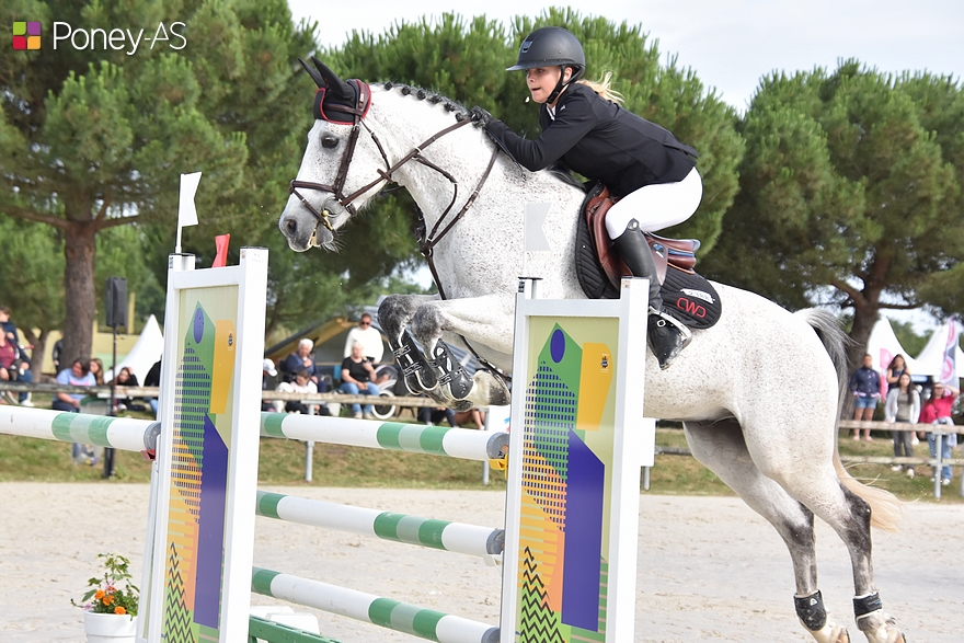 Margot Lhuillier et Foudamour de Bauvoire remportent l’épreuve phare de la Super As de Macon Chaintré – ph. Poney As