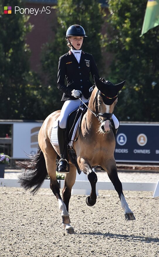 Triplé de Leni-Sophie Gosmann et Diamantini Ea WE au CDIOP d’Hagen ! – ph. Poney As