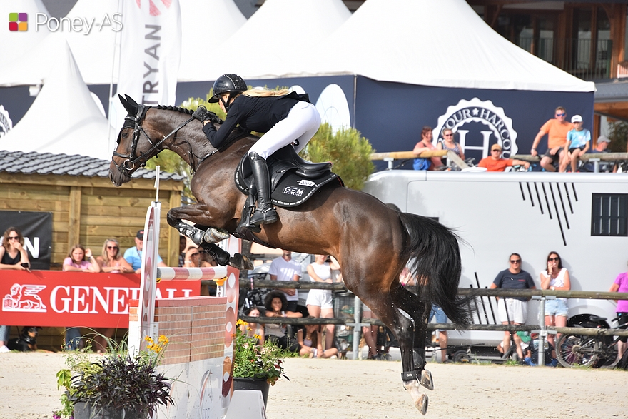 Lou-Anne Pustelnik et Brune Faivre et Énigme des Prés sont deuxièmes – ph. Poney As