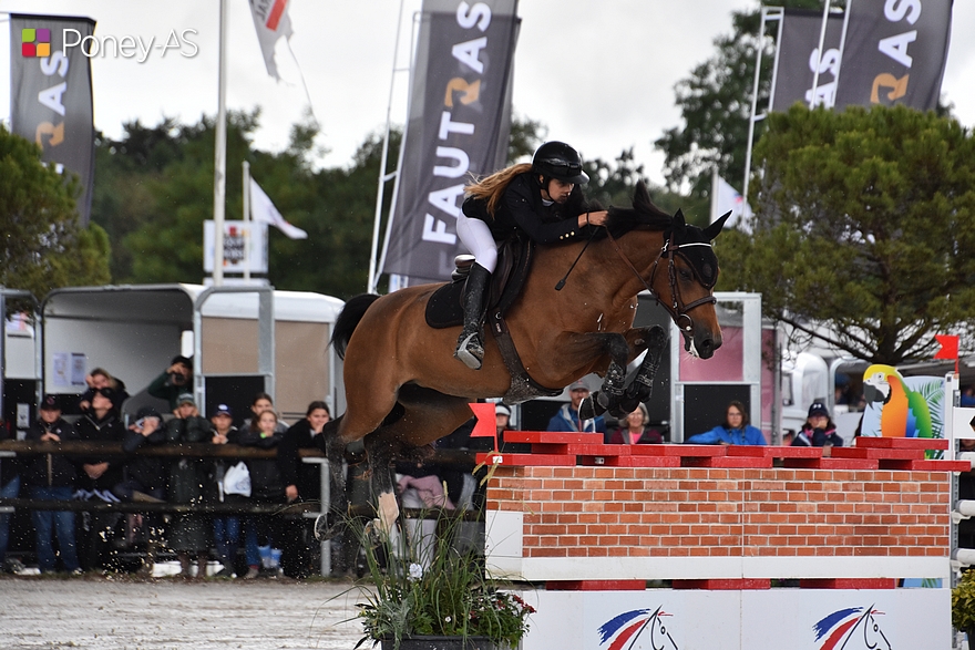 Lola s’est également classée 4e du championnat As Excellence avec Esquisse Grove – ph. Poney As