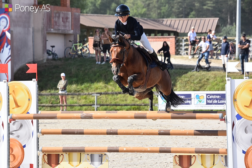 Rufine Wade et Hold Up des Charmes sont sacrés champions de France As Poney 1 « Cadet 1 et moins » - ph. Poney As