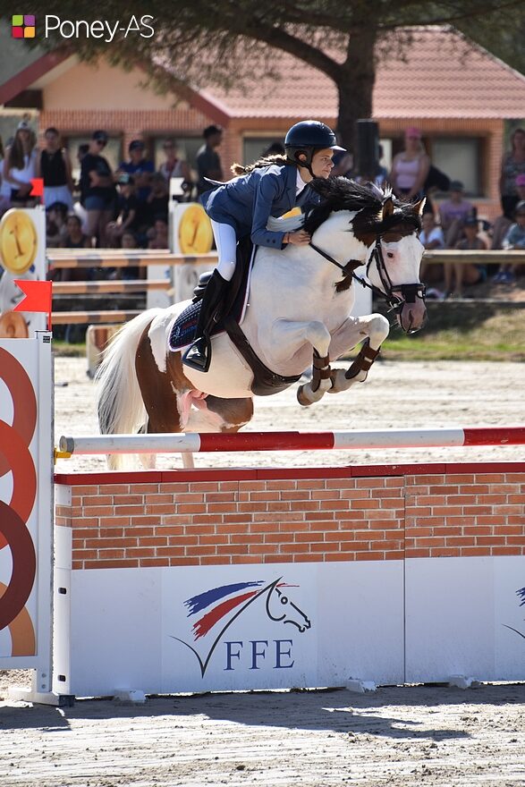Anaé Quivaux et Dragibus du Rouget prennent les commandes du championnat de France As Poney Élite avant la finale de demain – ph. Poney As