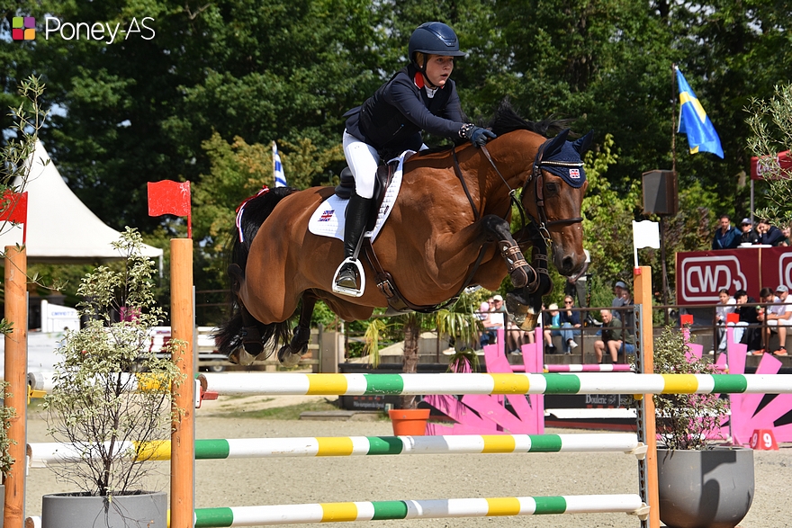 Sophia Rogers et son phénoménal Neil 55, en or par équipes, se classent finalement 4e en individuel - ph. Poney As