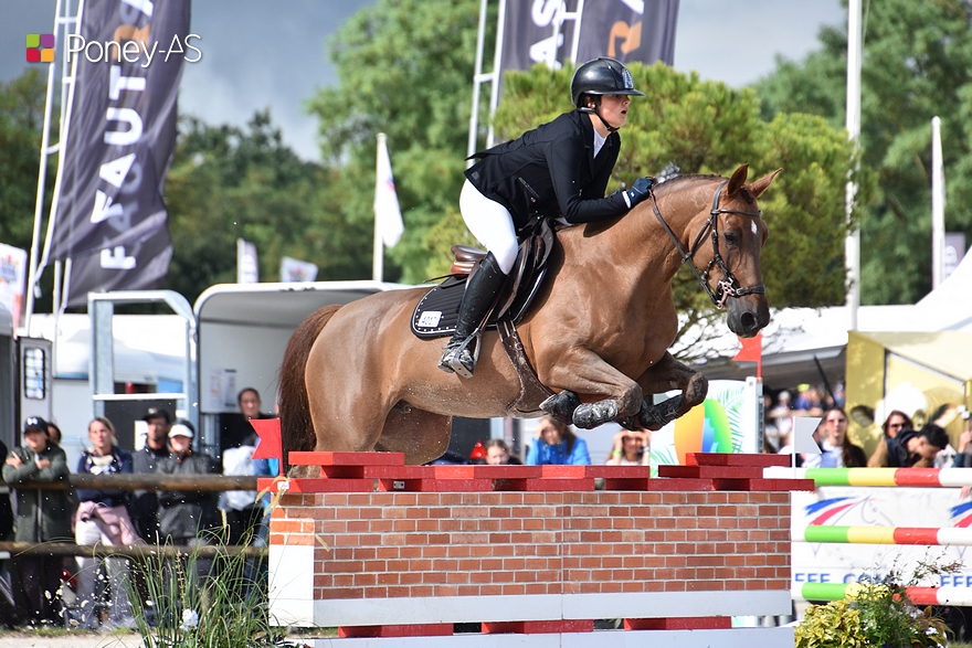 Sélectionnées pour la finale des Coupes des nations, Victoire Duhamel (Habanera du Loir), Brune Faivre (Énigme des Prés) et Gabrielle Richard (Dandy Royale), déjà alignées aux Européens du Mans, seront accompagnées par Alice Duray (Ungaro Of Qofanny) et Apolline Baudry (Espoir du Rond Pré).