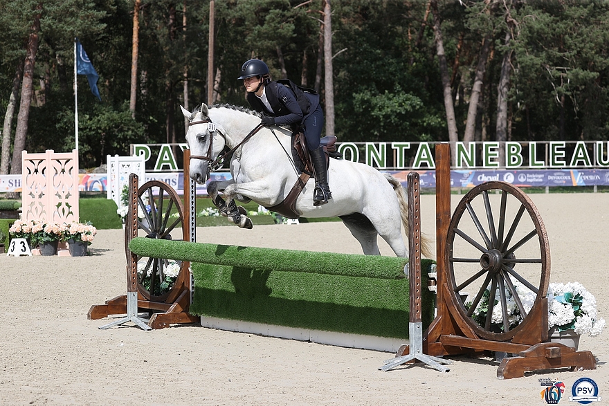 Associée à Gabryele Pepin, Jessy de Briacé s’adjuge la finale des 6 ans – ph. PSV / Grande Semaine