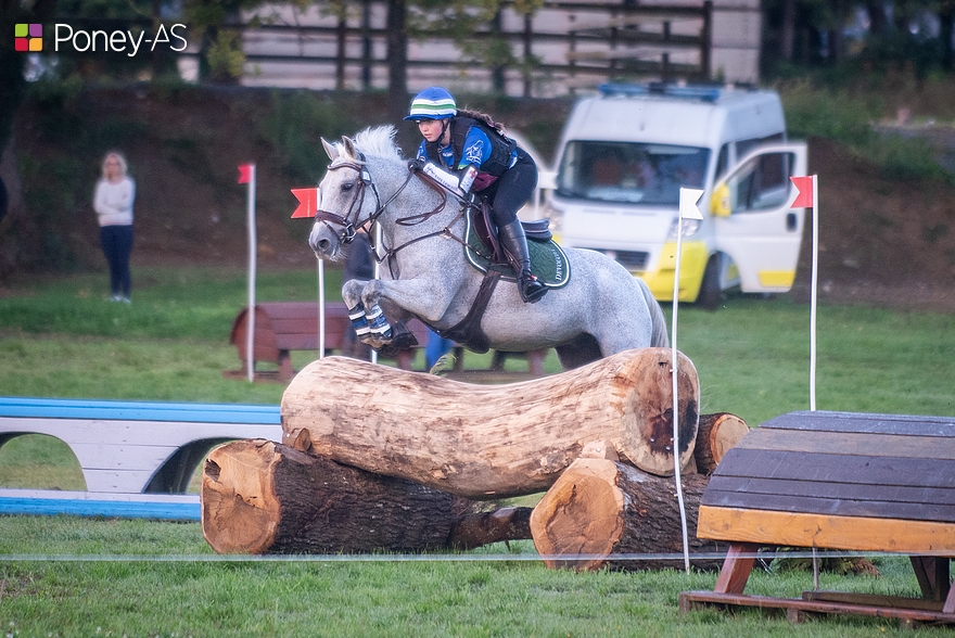 Gagnant des étapes de Pompadour et de Jardy, le couple Salomé Faye-Lebossé / Django du Gévaudan s’adjuge le Grand Prix de rentrée du Mans – ph. Marine Delie