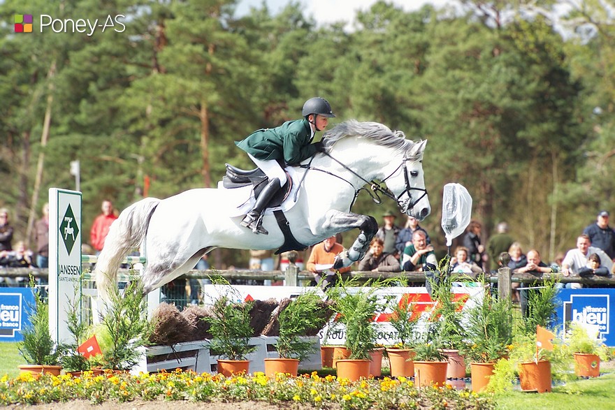 Silver Shadow monté par l’Irlandais Michael Duffy lors du CSIP du Bonneau International Poney de Fontainebleau en 2007 – ph. Poney As