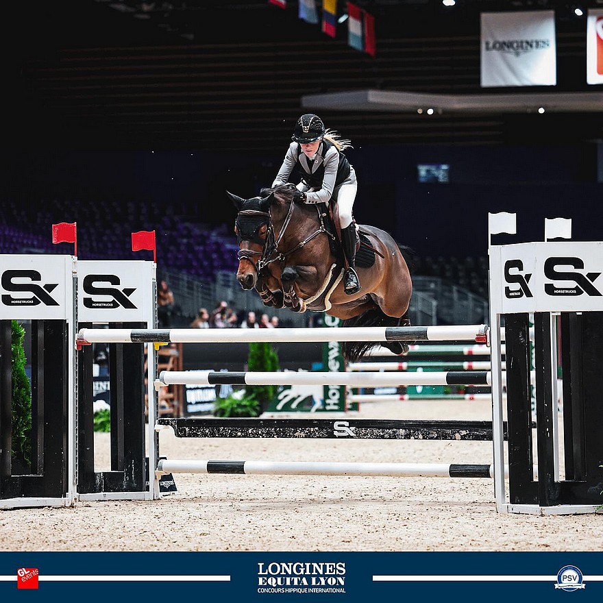 La première épreuve du Jumping Ponies’ Trophy de Lyon est remportée par la Néerlandaise Mienie Vos associée à sa monture européenne Jasmines Holly – ph. PSV