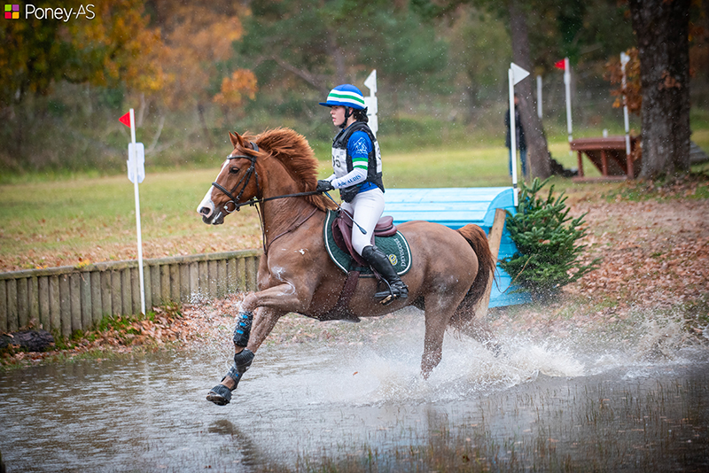 As Poney 1 - Julie Audis et Carwyn St Clair – ph. Marine Delie