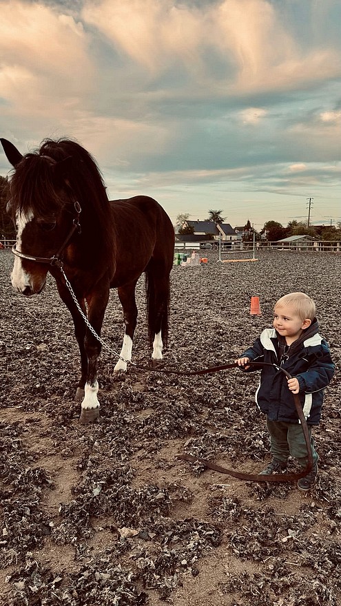 Hélios, 30 ans et Marceau, 2 ans, le petit-fils d'Emmanuelle Rabillon - ph. coll. privée
