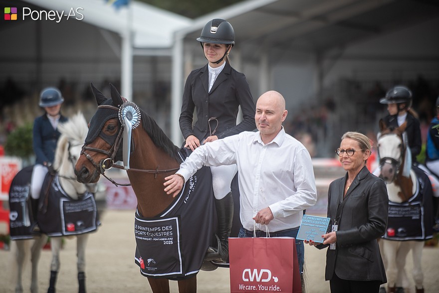 Lilou Court et Éros d’Hurl’Vent, récompensés ici au CSIP de Fontainebleau, s'offrent le Grand Prix As Excellence de Saint-Gély-du-Fesc - ph. Marine Delie