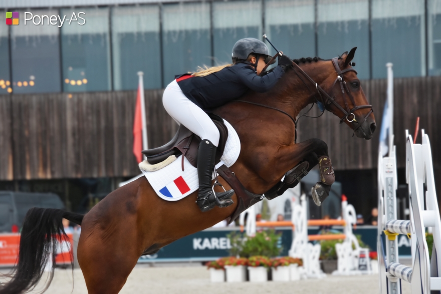Petite photo d’archive de Myla Moulin Teste et D’Zeus des Chesnaies sur la piste des championnats d’Europe d’Opglabbeek. Dimanche, le couple a remporté l’épreuve phare de la TDA de Mâcon-Chaintré – ph. Poney As