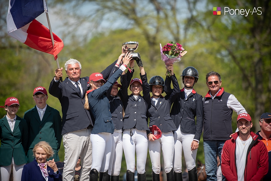 Les Bleuets sur la première marche du podium de la Coupe des nations de Compiègne ! - ph. Marine Delie
