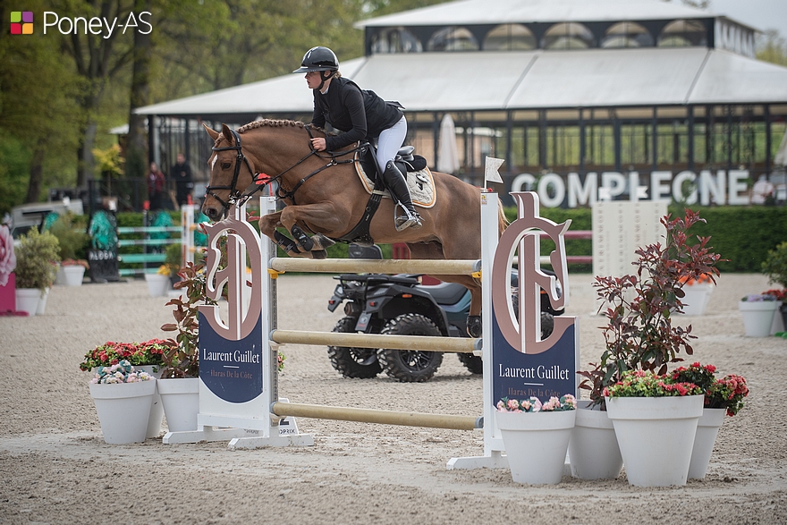 Au terme d’un CSIOP fructueux, Dorottya Gubicza et son étalon Red Star Optimus concluent leur week-end par une troisième place dans le Grand Prix - ph. Marine Delie