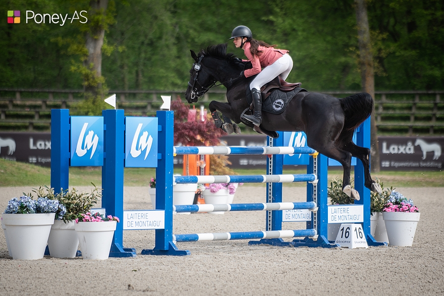 Anna et Harmony de Curaine sur le Grand Prix du CSIOP de France - ph. Marine Delie