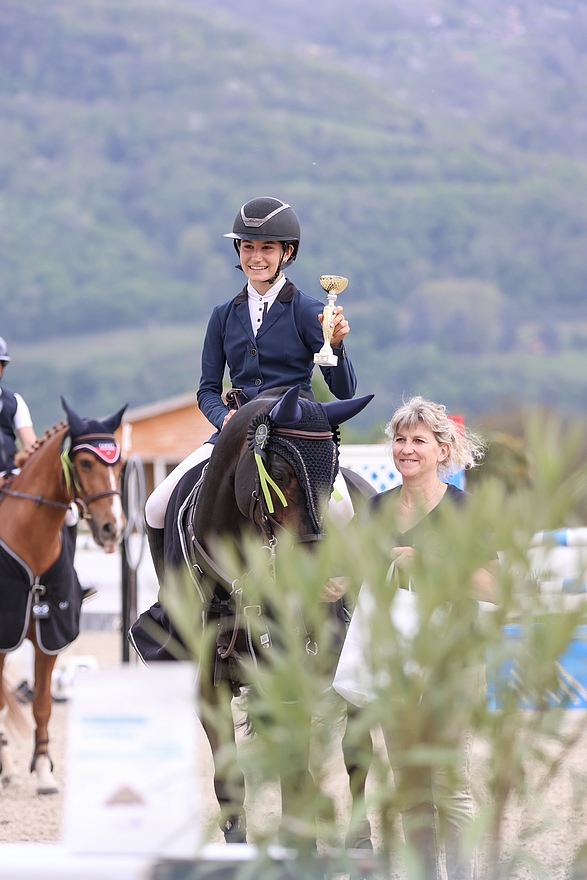 Sur la piste du Grand Prix As Excellence de Saint-Ismier, Eliza Richard et le poney de la famille bek, Blackhall Amarach, ont signé un sans-faute – ph. Émilie Rosset