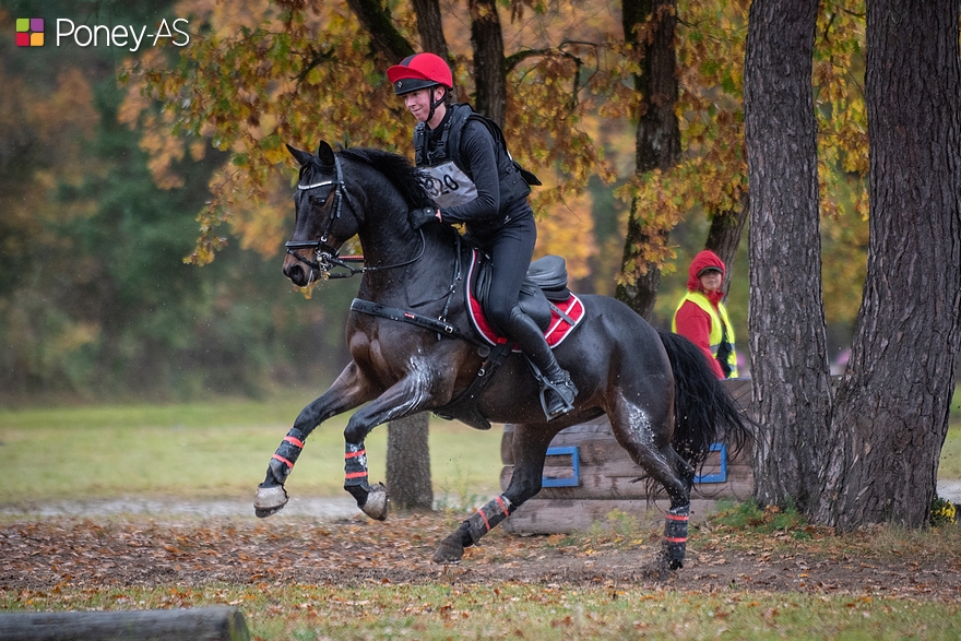 Charline Bronnimann, associée à Darkonlight Tartifume, remporte le Grand Prix de Laizé – ph. Marine Delie
