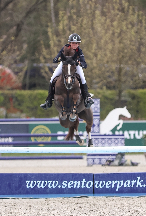 Chloé Calcus et Galinette du Châtelet, triple sans-faute dans la Coupe d’Opglabbeek – ph. Émilie Rosset