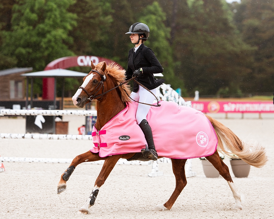 Le Grand Prix du CSIP du BIP revient à Hortense de Beaulieu et Champagne d’Ar Cus. Deux autres étalons PFS complètent le podium : Eye Catcher de Lourcq, sous la selle de Camille Estrade et Fifi de l’Ermitage, monté par Clovis Grébert - ph. Karhan Photography