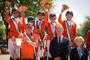 Les cavalière néerlandaises sur la plus haute marche de la Coupe des nations de Busto Arsizio - ph. Etrea Sport Horses
