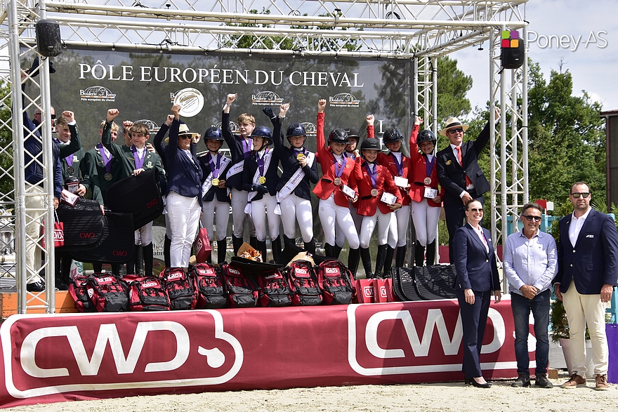 Le podium est exactement le même que l’an passé ! La Grande-Bretagne décroche le titre, l’Irlande est en argent et la Belgique est en bronze – ph. Poney As