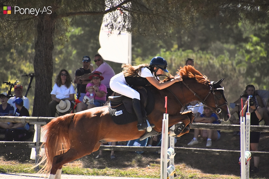 Lola Fleurance et Éros de Vallet et prennent les commandes provisoires du championnat de France As Poney Élite – ph. Poney As