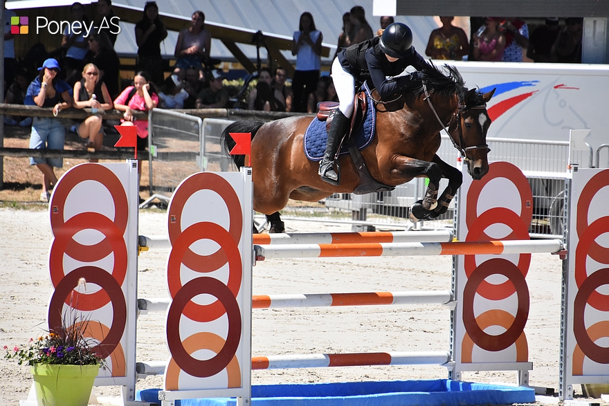 Associés depuis moins de trois mois, Meghan Besancenot Fayolle et Herasmus d’Hurl’Vent ont signé un championnat parfait, sans concéder la moindre faute, pour décrocher le titre national en As Poney Élite ! -ph. Poney As