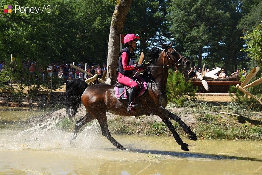 Les championnes de France Loéva Schwartz Dosse et Vanoise de Visyje font partie des six couples sélectionnés pour l'échéance européenne du Mans - ph. Poney As